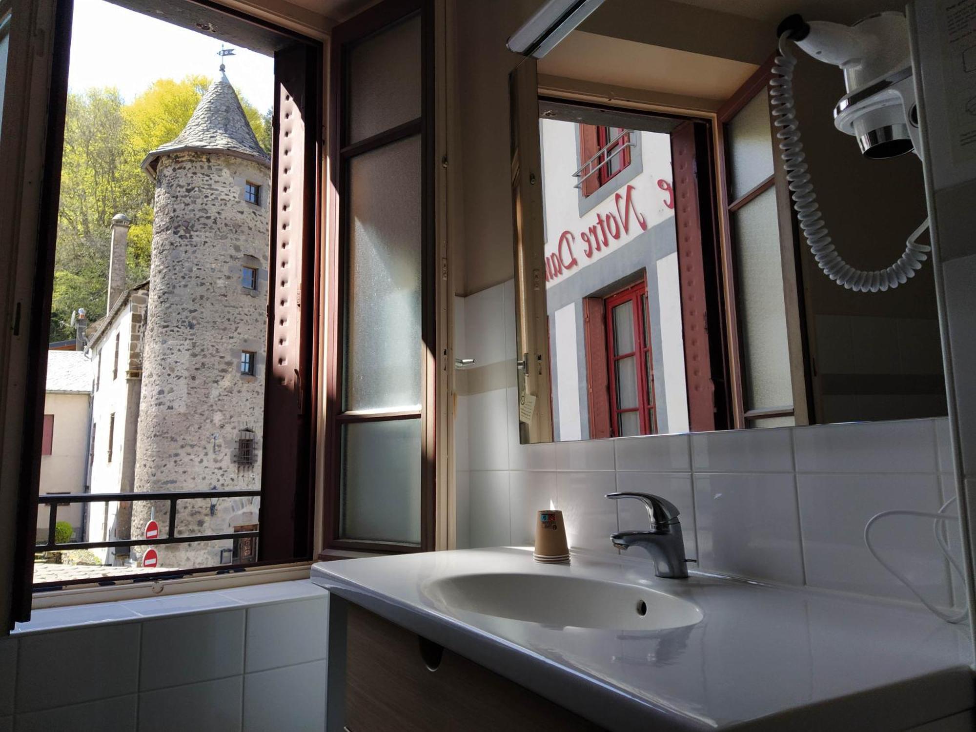 Hotel Restaurant Notre Dame Orcival Exterior photo
